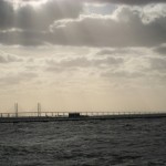 大海原に架かる国境の橋